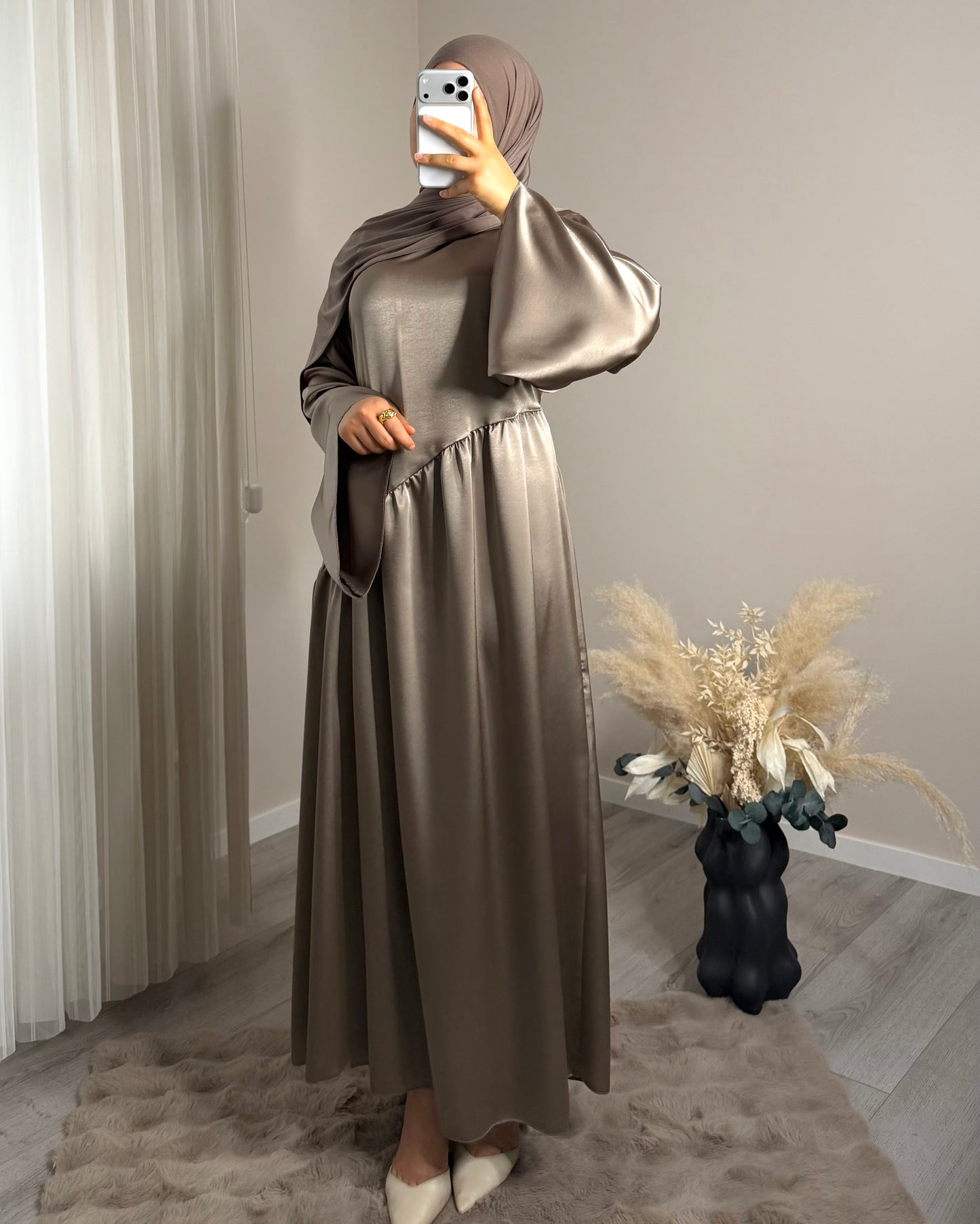 Naima Satin Kleid