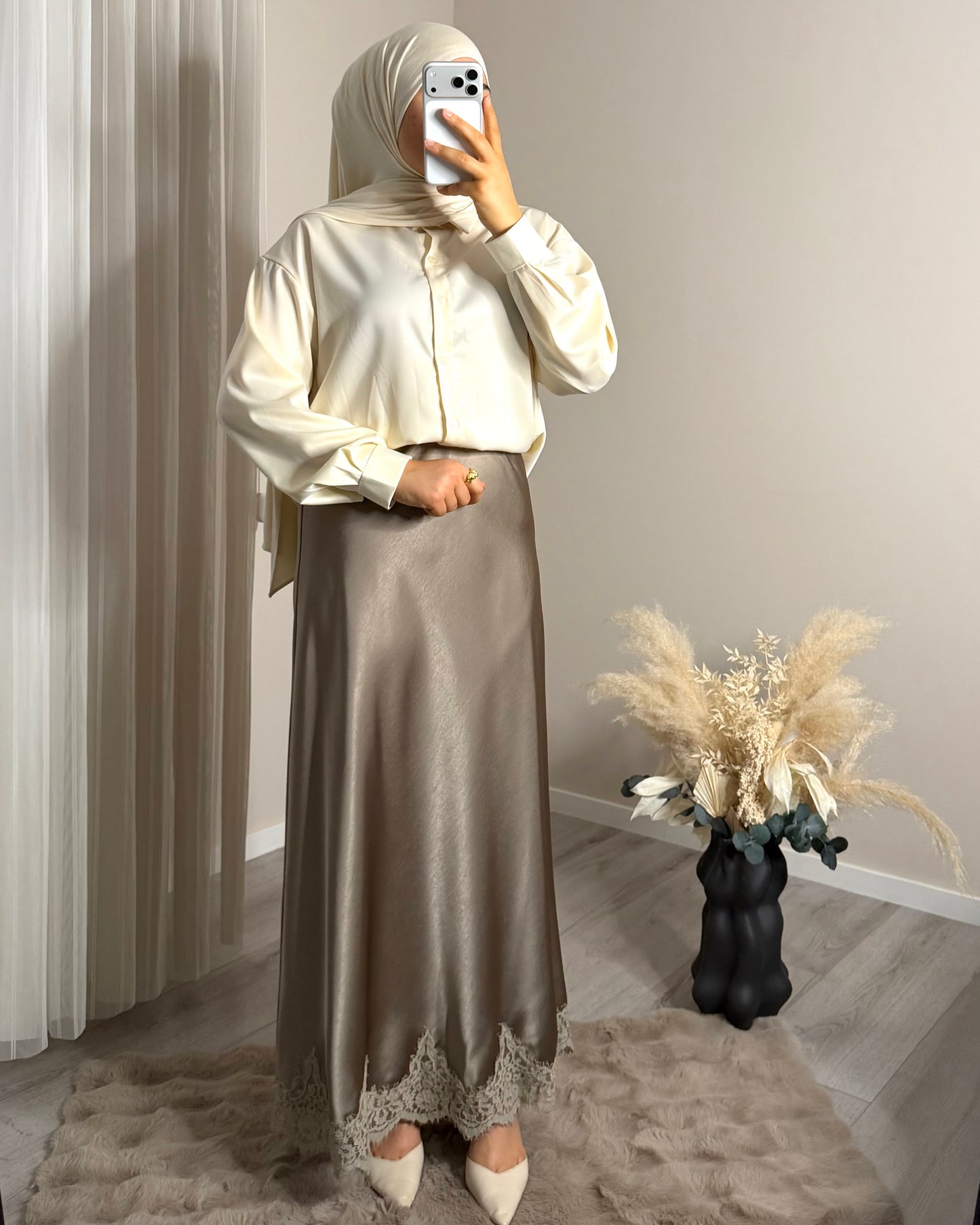 Satin Rock mit Spitze