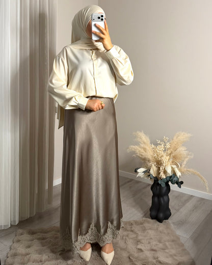 Satin Rock mit Spitze