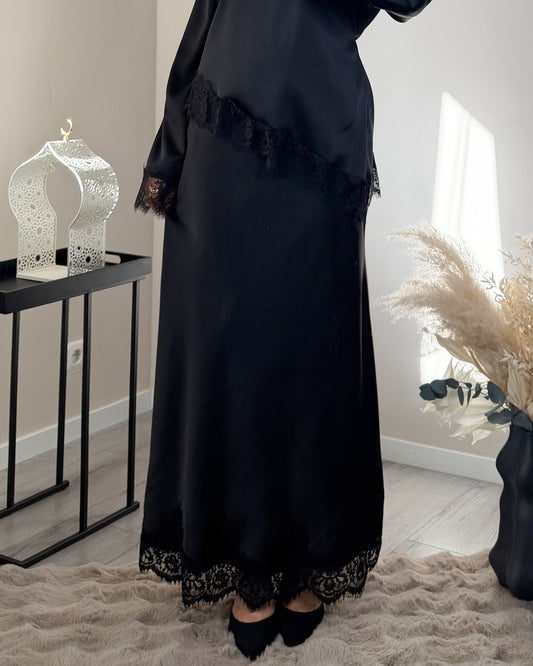 Satin Rock mit Spitze